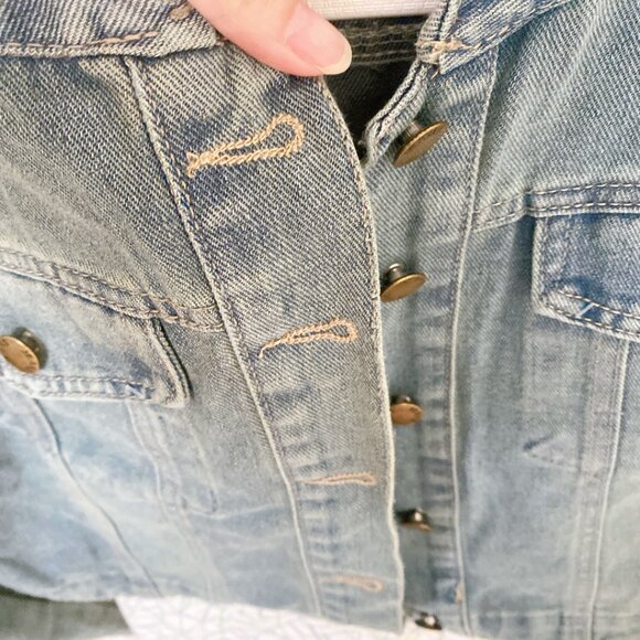 Women’s Cropped Button Front Denim Jacket Blue Jean Coat Vintage Style - Picture 3 of 6